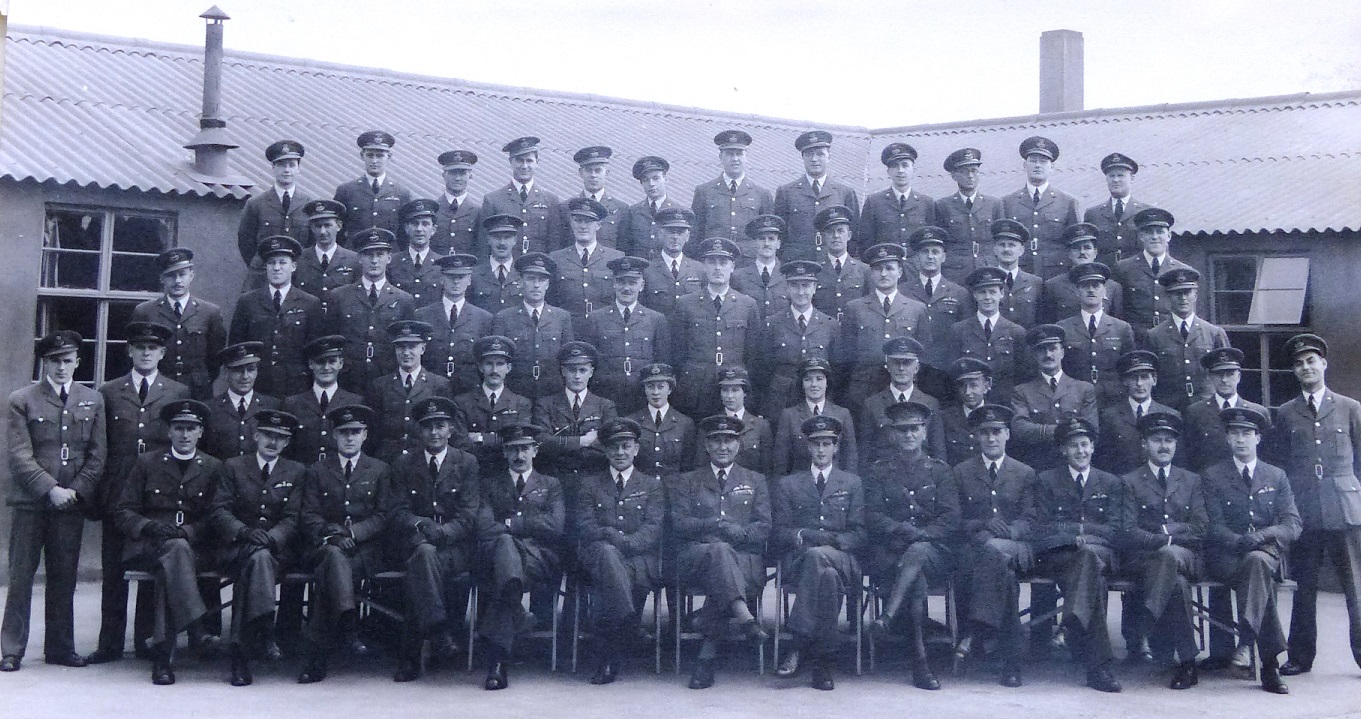 Personnel of No 27 OTU, Lichfield - July 1941