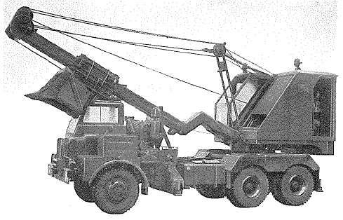 Machine equipped with skimmer attachment (in travelling condition)