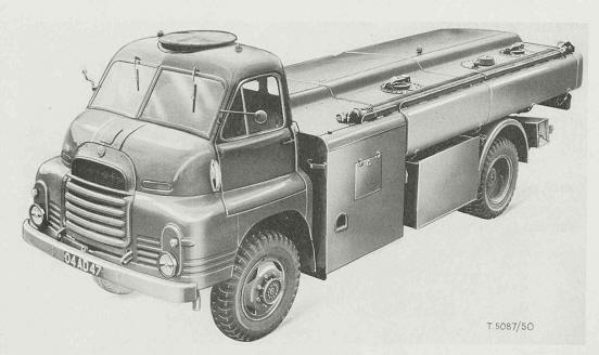 Truck, Fuel Servicing, Aircraft, 3-ton, 4x4, 1,000-gallon, Air Transportable, Bedford RL (Avtur/Avtag, Pressure/Open line Mk 3) from front left