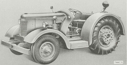 Tractor, Wheeled, Industrial, Aircraft, medium, 100,000 lb, 4x2, Type VIG/1C from front