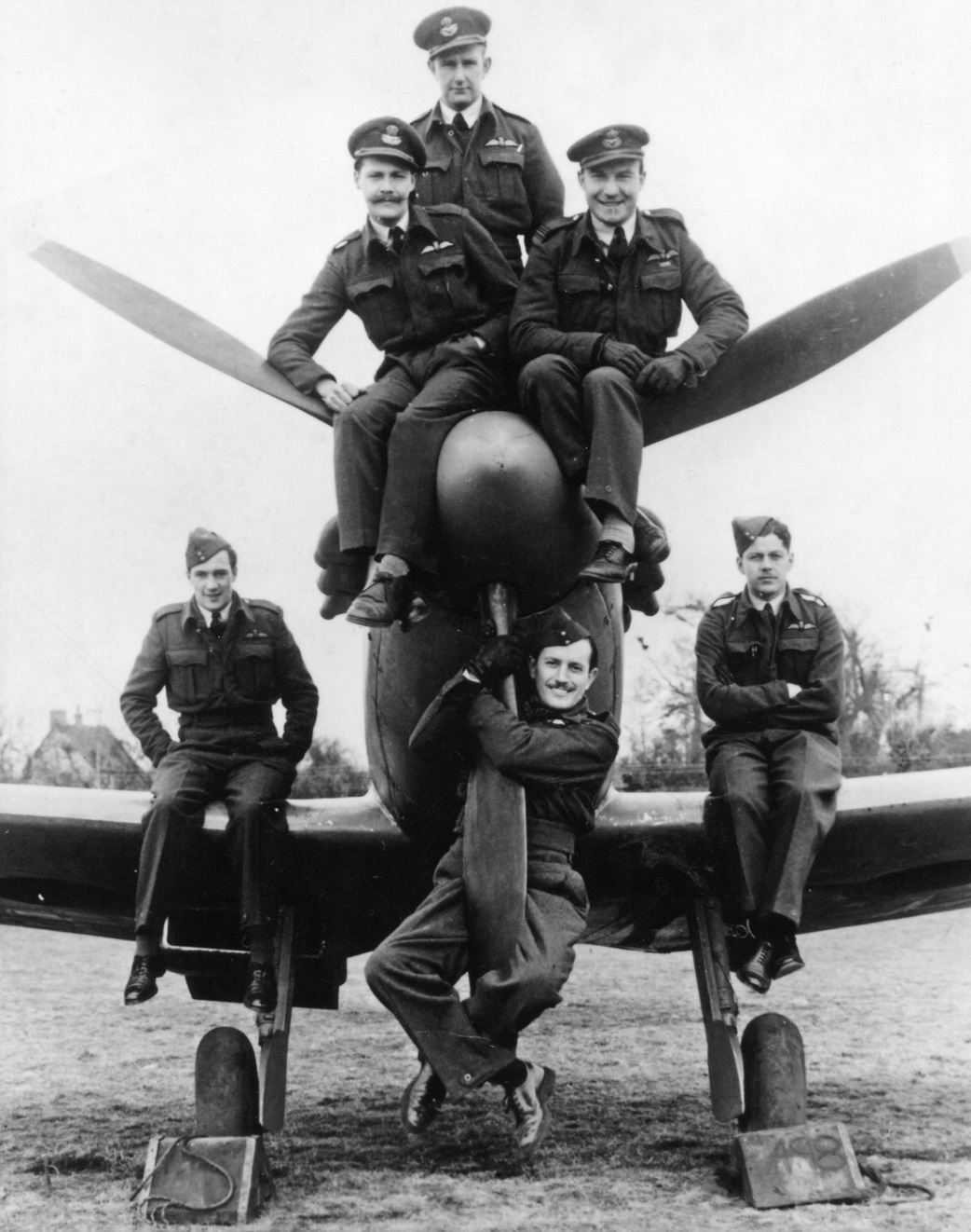 Pilots of No 542 Squadron 